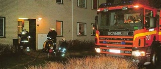 Smällare orsakade balkongbrand