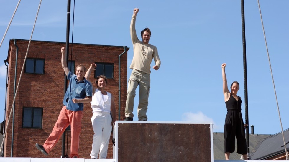 Mikael Lindström, Quentin Bancel, Mattias Lindström och Magali Bancel utgör kvartetten i en cirkus på hjul. Foto: Fanny Miles