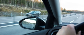 Försökte preja bil av motorvägen