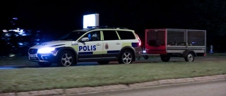 Polis prejade ner mopedister