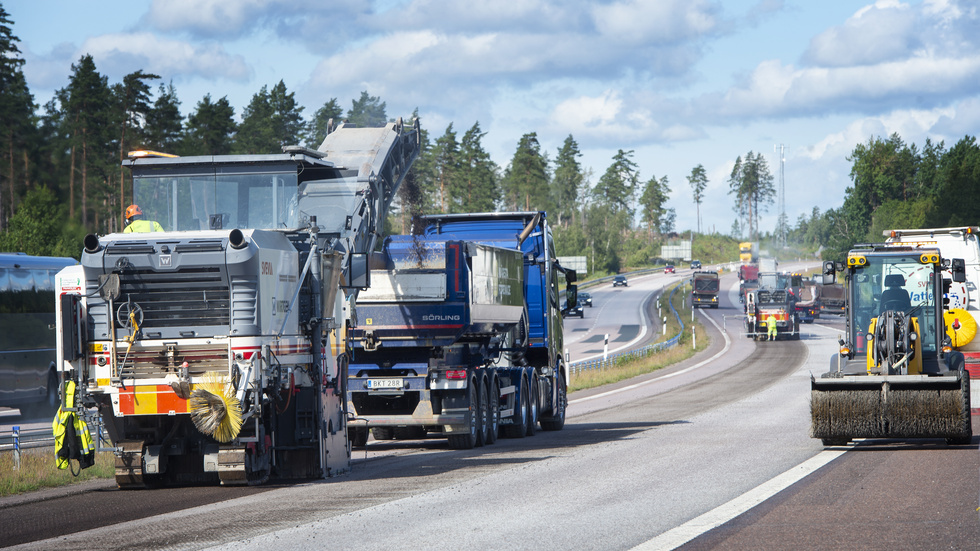 
Södergående omkörningsfil från trafikplats Gammelsta till Stavsjö ska få ny asfalt. Under arbetet leds trafiken om via gamla E4.