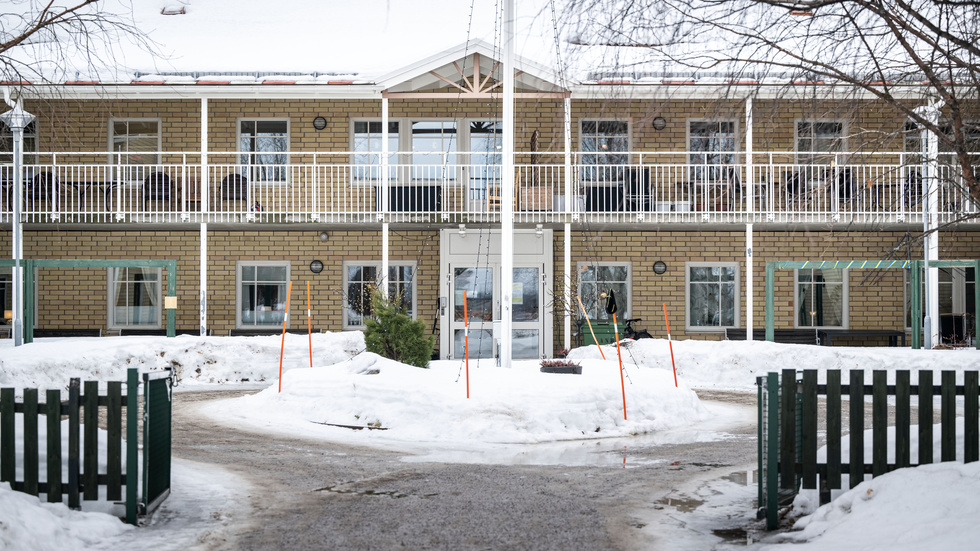 Personalen flyr Berggårdens äldreboende. I intervju med PT berättar flera anställda och tidigare anställda om hur en ohållbar situation fått bägaren att rinna över för många. "Det har varit för stressigt och tungt för länge", säger en person.