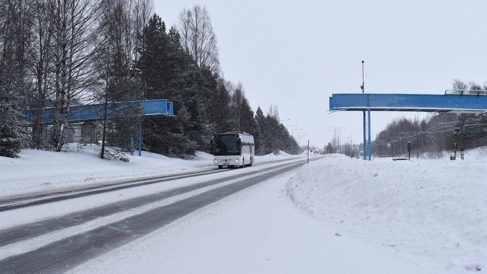 Nu skulle bron ha varit på plats, men så blev det inte. Bild från onsdagen vid 09.30. 