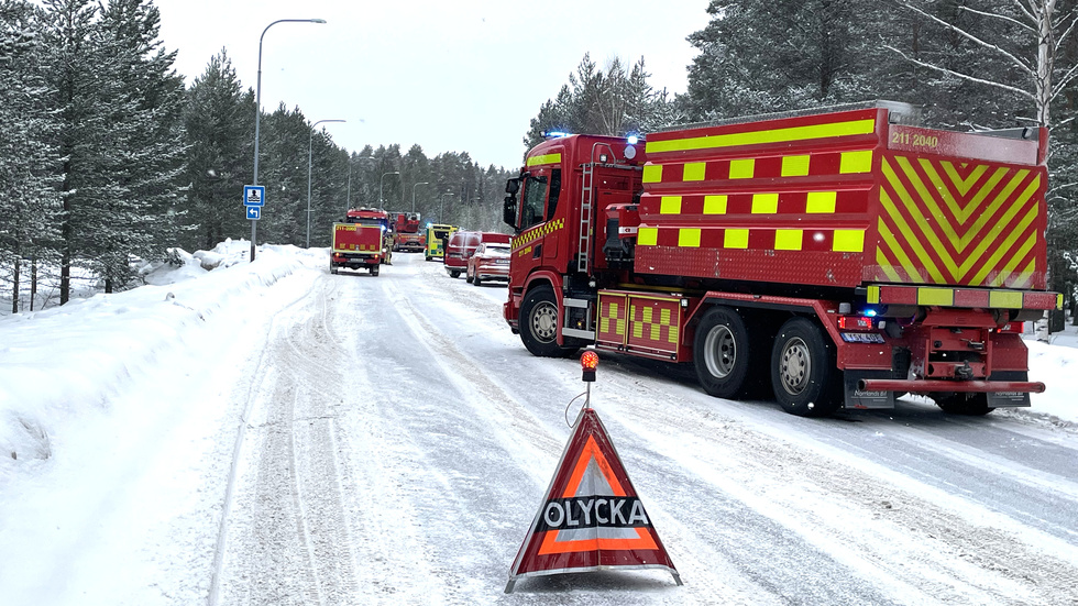 Det var tidigt på måndagsmorgonen som männen kraschade med sin bil mellan Umeå och Skellefteå. Bilden är tagen vid en annan olycka.