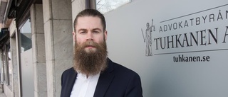 Advokaten om åtalet mot Tillman: "Inte så det brukar gå till"