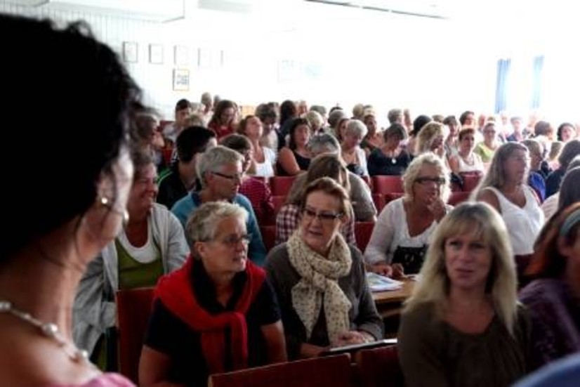 Lärare på skolbänken. Drygt 100 lärare och kulturaktörer kom till Södervärnsskolan i går för upptaktsmöte i projektet "Skapande skola".Foto: Henrik Radhe