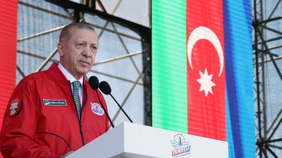 Turkiets president Recep Tayyip Erdogan när han höll tal i Baku i lördags. Arkivbild.