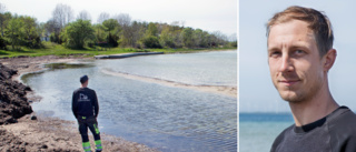 Stormarna tog stranden • ”Det är ingenting kvar” • Nu vill bolaget hämta tusen ton sand – från havsbottnen