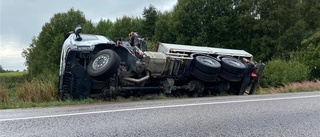 Trafikolycka i Södra Vi – lastbil har kört av vägen