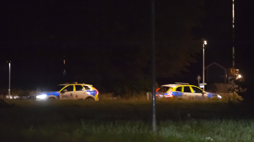 Under natten mot den 29 augusti genomfördes det andra dådet i den våldsvåg som skakat Nyköping. En man i 30-årsåldern skottskadades. Nu är en person häktad misstänkt för skjutningen.