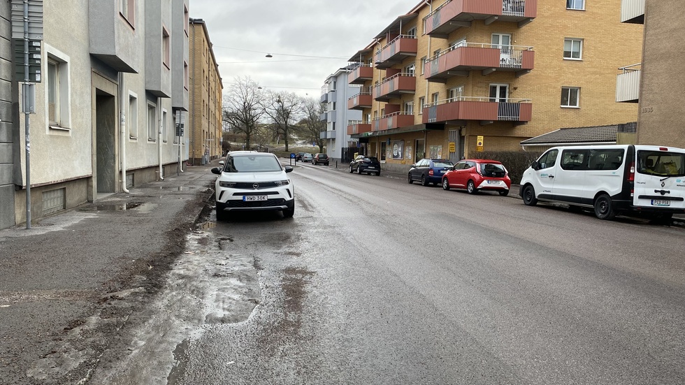 På Hantverkaregatan hittades mannen blodig och medvetslös.