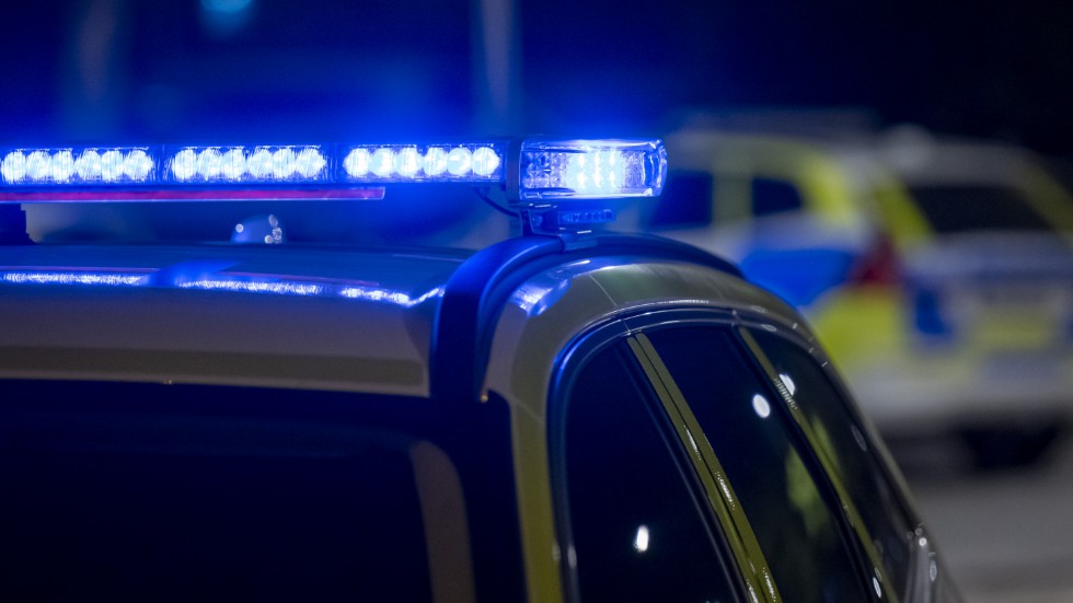 Gärningspersonen stal varor i butiken på Ektorp och blev sedan våldsam och hotfull. 