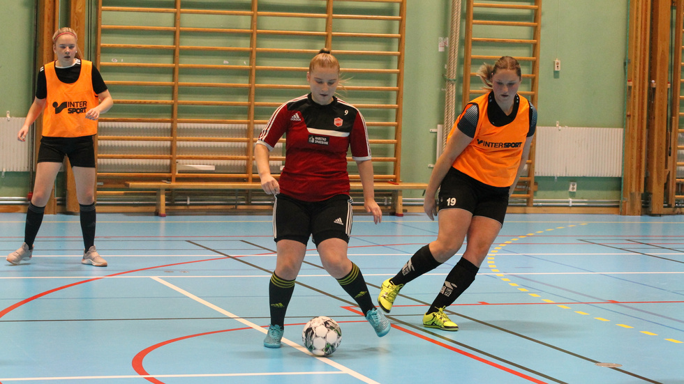 Emma Wessman och Evelina Bertilsson är två välkomna tillskott när BOIF ska ha ett damlag. Till vänster ses Hanna Stalebrant.