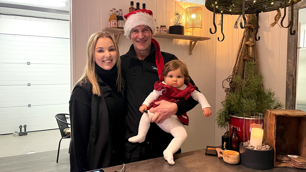 Beatrice Lindbäck med sin pappa Anders Lindbäck och dotter Meya.