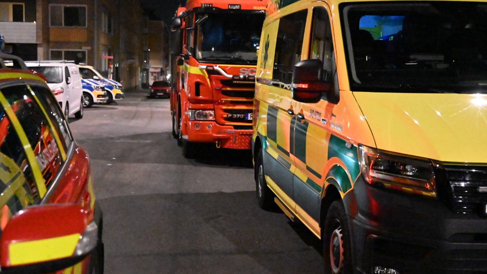 Räddningstjänst, ambulans och polis var på plats på Luntgatan under natten mot fredagen.