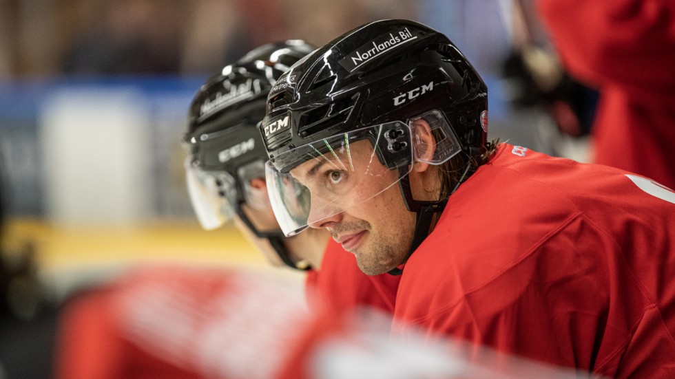 Joakim Landkvist (fyra mål) har varit en av Piteå Hockeys målfarligaste forwardar under säsongsupptakten, men hemma mot Kalix på onsdag kan han komma att spela back i stället. (Arkivbild)