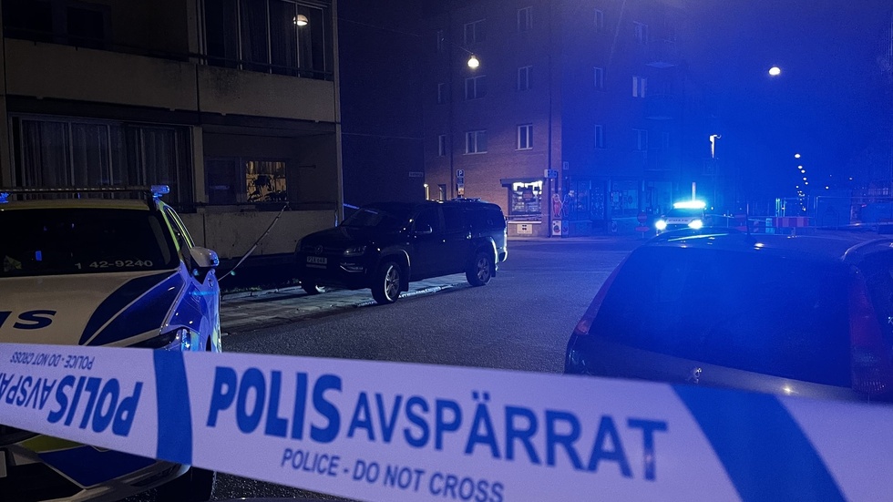 Ett stort område spärrades av efter skottlossningen. Polisen har inlett en förundersökning gällande grovt vapenbrott och grovt olaga hot, men på torsdagsförmiddagen fanns det ingen misstänkt.