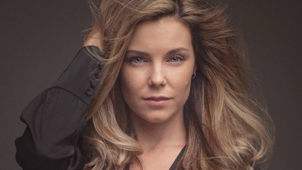 Sångerskan Josefine Wassler kommer till Westerlundska för att coacha eleverna i deras sång. 