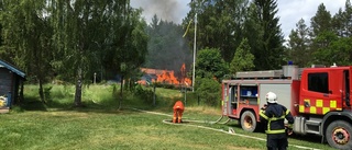 Brand i sommarstuga - finns spridningsrisk