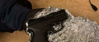 Polisen hittade skarp pistol – 29-åring åtalas för grovt vapenbrott