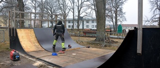 Skejtrampen i Stadsparken får ny yta inför sommaren