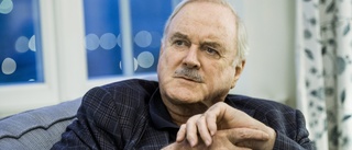 John Cleese gör nyversion av "Pang i bygget"