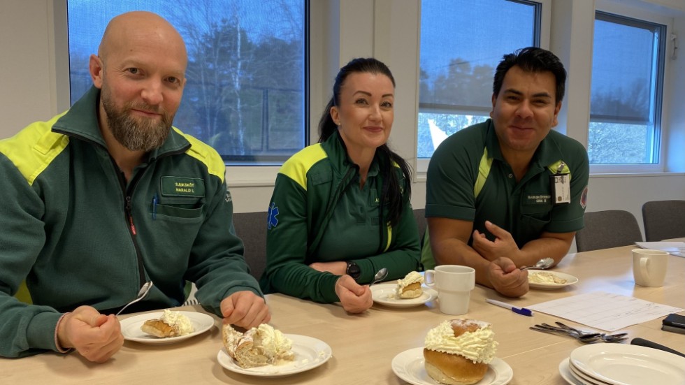 Ambulanssjuksköterskorna Harald Lindén, Annalena Wihde och Erik Sandberg var tidningens testpanel för några av årets semlor. Åsikterna gick brett isär. 