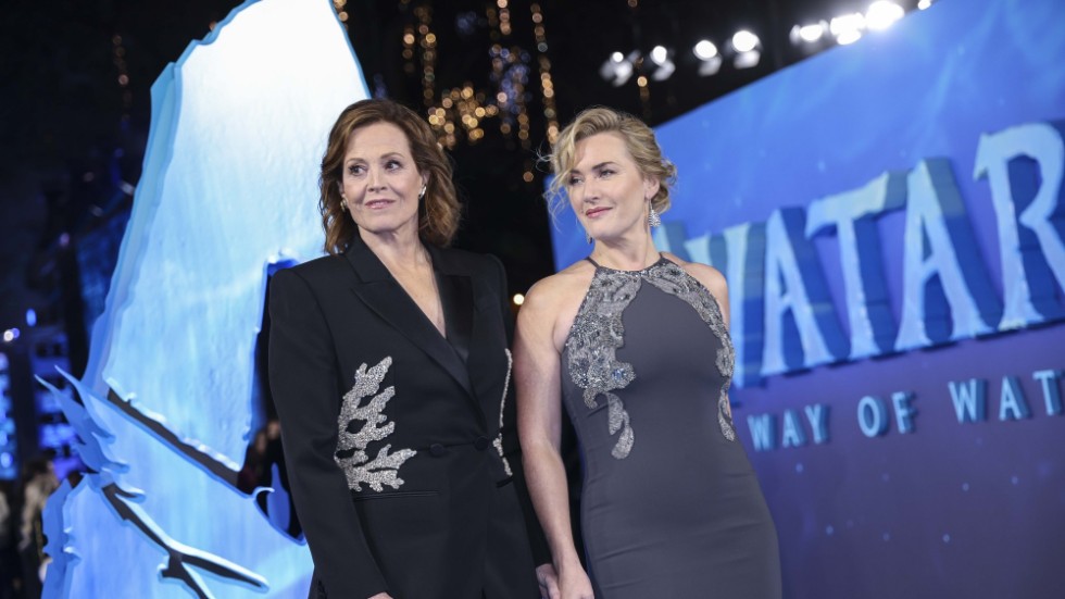 Sigourney Weaver och Kate Winslet på världspremiären för "Avatar: The way of water" i London. Arkivbild.