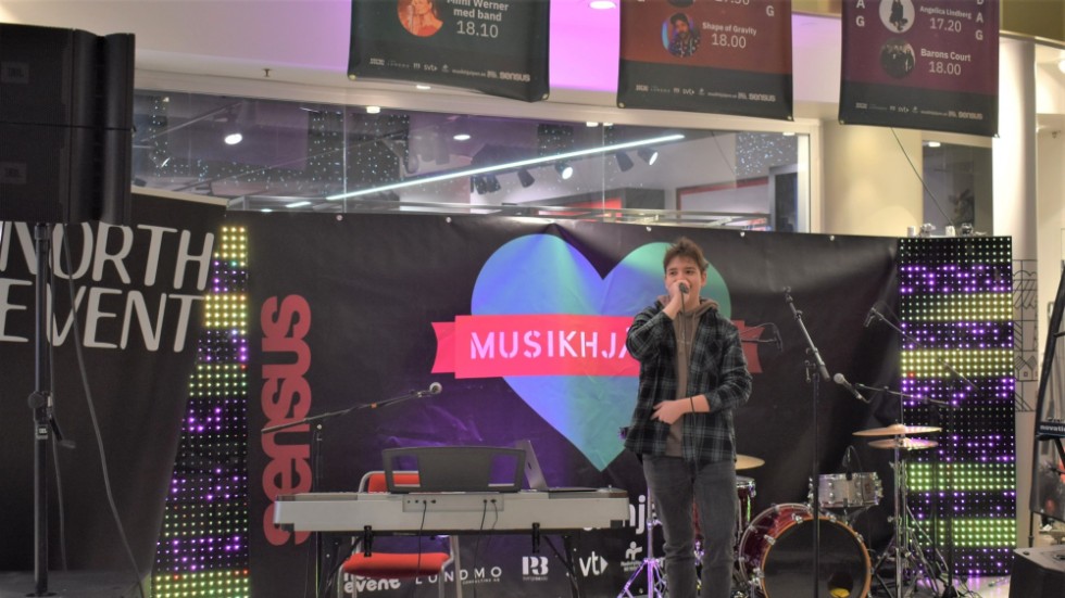 ”Frown” inledde Musikhjälpen under onsdagen. 
