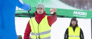 Föreningsfolk gick tuff match mot snön