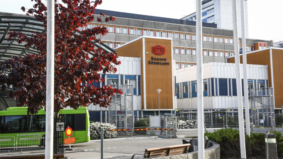 Nu bekräftar regionen att personal har utfört operationer på kollegor. Nu ska de tillsätta en intern utredning.