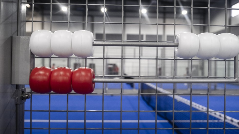 Från 2020 till 2021 ökade antalet padelhallar, i Sverige, från 1 600 till 3 500, enligt Svensk padel.