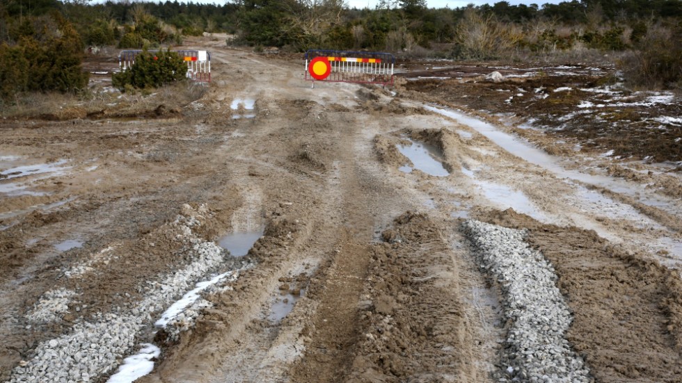 Vägen vid Hästnäs upp mot Sandkullle-Annas stuga i Väskinde. Regionen väntar fortfarande på svaret från entreprenörens vattenprover av lakvatten.