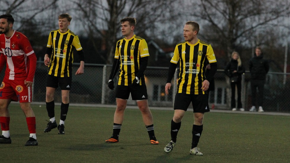 Rasmus Abrahamsson, Fabian Ring, Nils Alfonsson har tidigare spelat tillsammans i Västerviks FF. Abrahamsson spelar numera i Hjorted/Totebo medan de andra två återförenas i IFK Västervik.