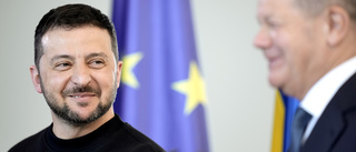 Zelenskyj till Paris – hämtas av franskt plan