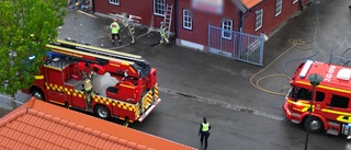 Brand i större lagerlokal – polisen efterlyser tips