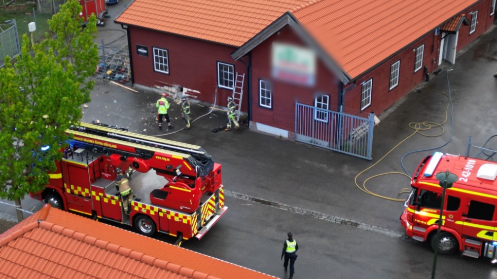 SOS larmades om en brand i en större lagerlokal i Söderköping på onsdagsmorgonen.