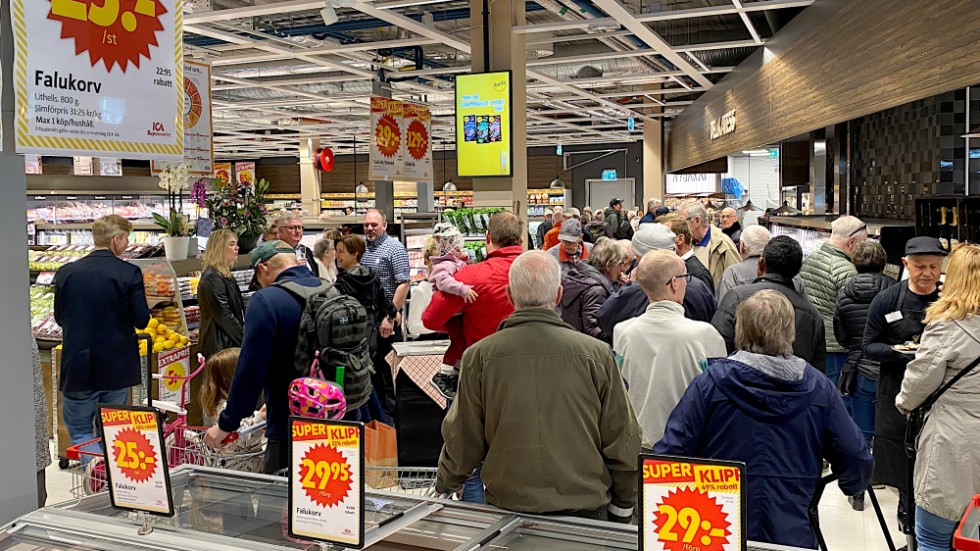 Det var många som var nyfikna på nya Ica Westerlund som slog upp portarna för den nya butiken på onsdagen. Stundtals blev det trängsel mellan montrarna.