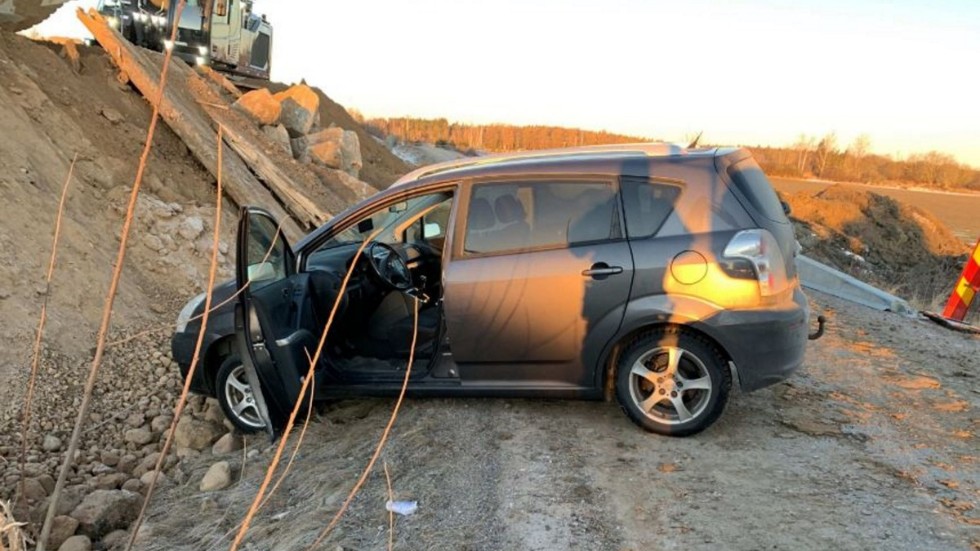 Med 1,5 promille alkohol i blodet, och en felinställd gps, hamnade 50-åringen på en avstängd grusväg istället för E20.