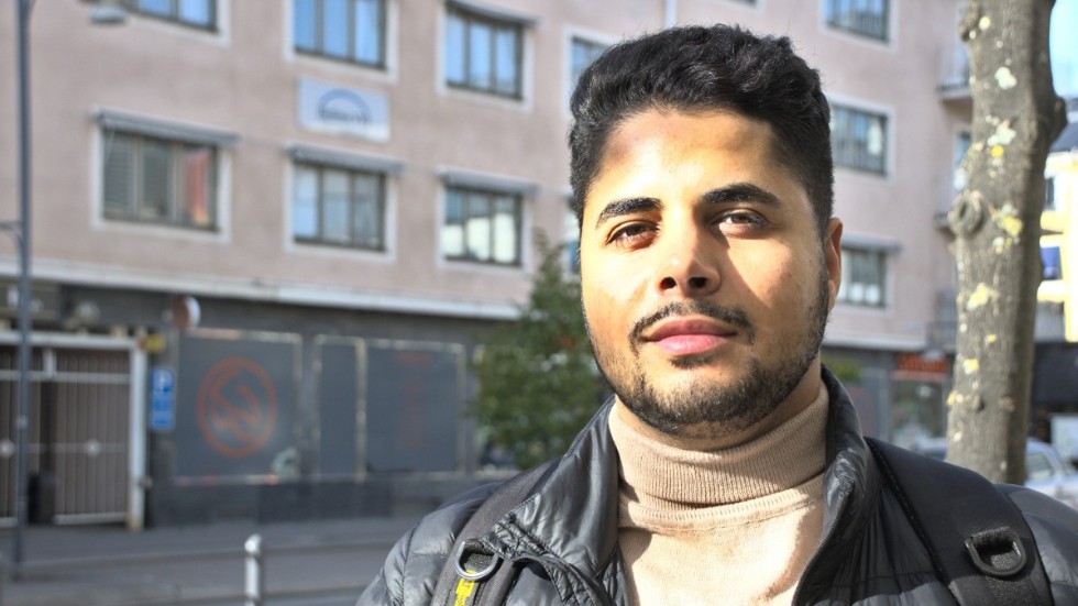 Ali Kadhim som studerar på Luleå tekniska universitet oroar sig för vad som ska hända när han är klar med sina studier och vill köpa bostad och bil. 
