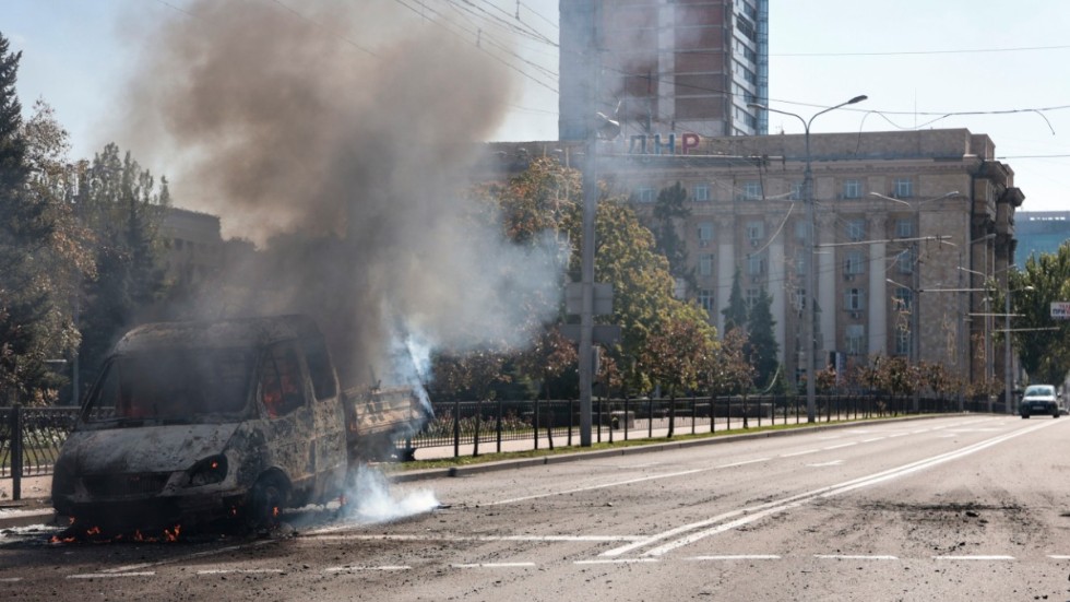 Attacker har genomförts mot Donetsk i östra Ukraina som styrs av ryskstödda separatister.