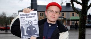 Han fixar demonstration mot rasism