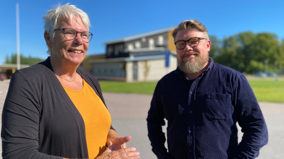 Monica Johansson (S), regionstyrelsens ordförande, och Anders Härnbro (S), kommunalråd i Strängnäs, vill ha en ambulans ytterligare och förbättra samverkan med Räddningstjänsten genom att placera en ny ambulansstation på samma område. 