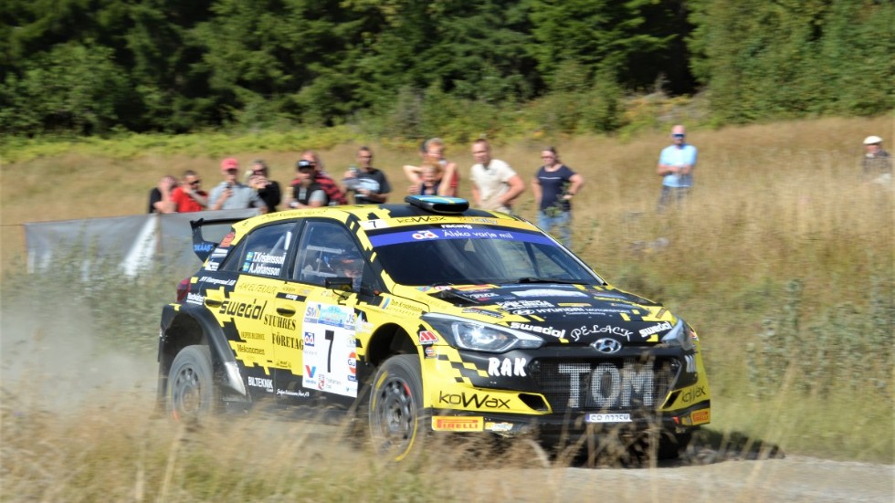 Tom Kristensson och Eskilstuna MK:s Andreas Johansson flyger fram mot segern i SM-finalen.