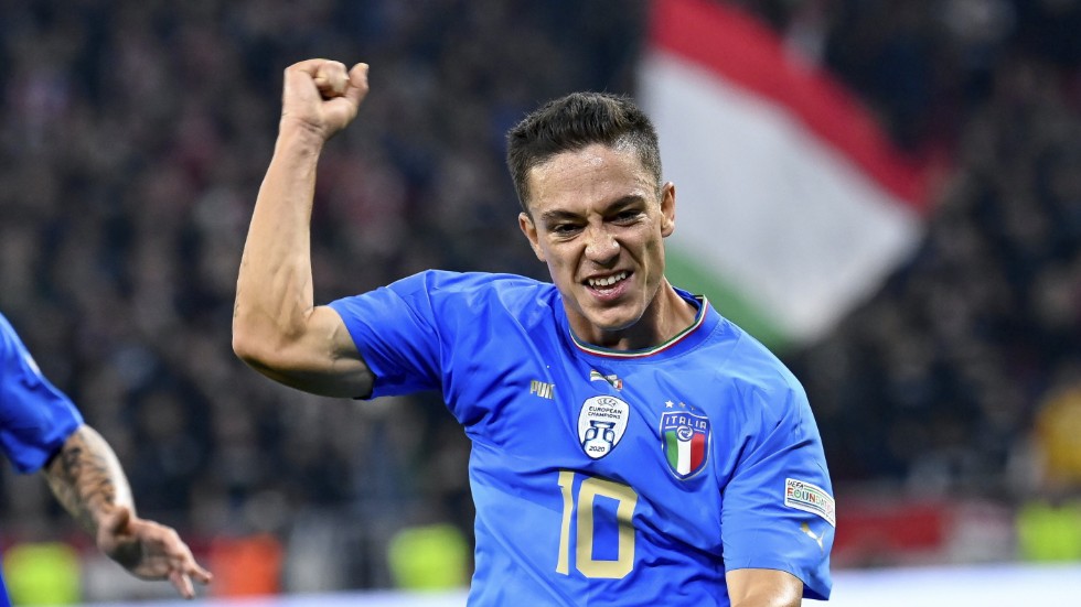 Italiens Giacomo Raspadori firar sitt mål mot Ungern.