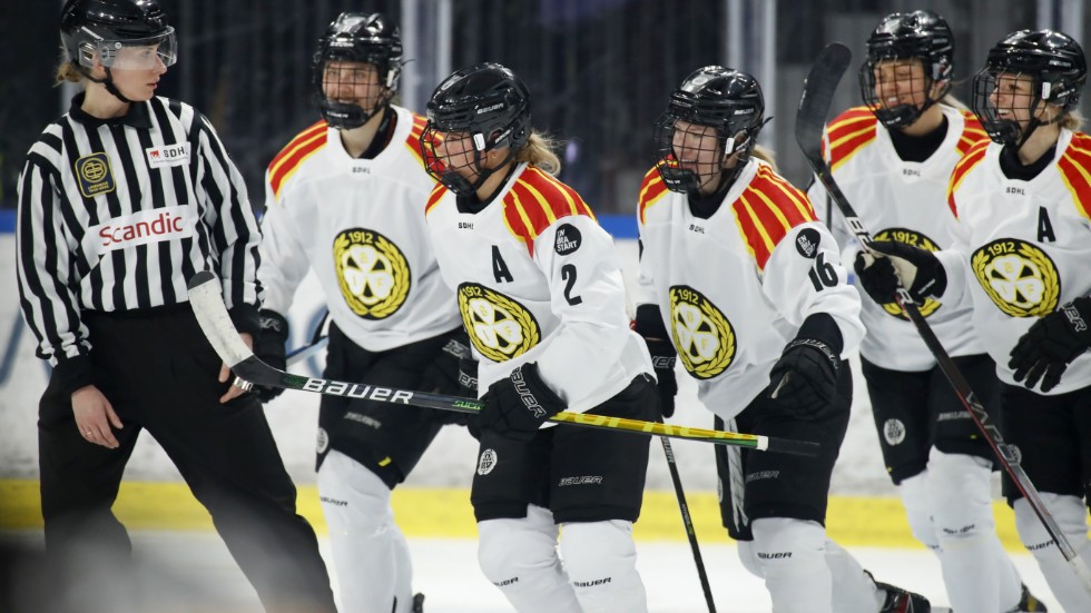 Maja Nylén Persson (i tröja nummer 2) svarade för ett mål och tre assist i storsegern över SDE.