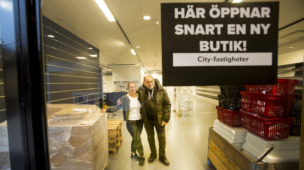I slutet av veckan öppnar Younes Elammari och Pernilla Almqvist sin leksaksaffär i Violengallerian. Bokhandeln står sedan på tur.