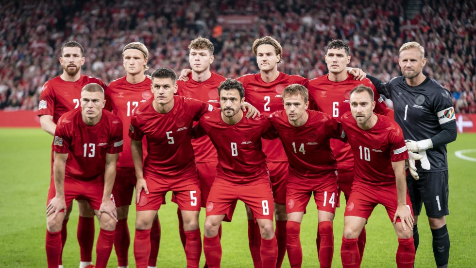 Loggorna på Danmarks VM-tröjor är knappt synbara, för att protestera mot att VM arrangeras i Qatar. Arkivbild.