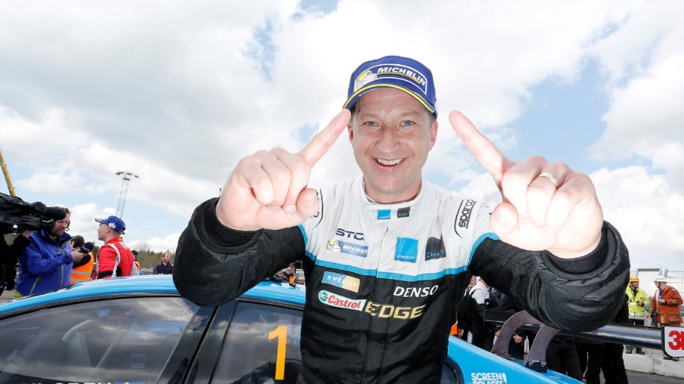 Går för guld. Med två STCC-tävlingar kvar lever guldhoppet. Foto: Tony Welam/TT.