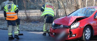 Bil och lastbil kolliderade – väg stängdes av